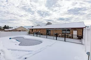 59 England Dr, Eaton, OH 45320 - Photo 2