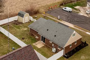 401 Kings Chapel Dr, Troy, OH 45373 - Photo 2