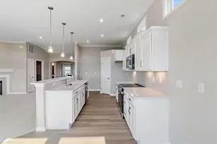 407 Bandon Dunes Ct, Turtlecreek Twp, OH 45036 - Photo 6