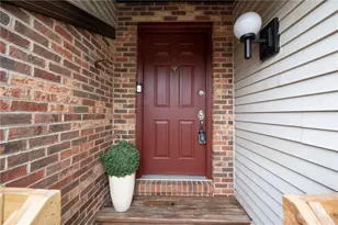 287 Bedford-Glen Ln, Springdale, OH 45246 - Photo 2