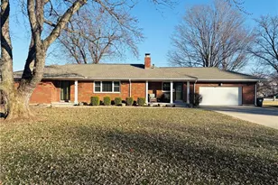 1900 N Belleview Dr, Bellbrook, OH 45305 - Photo 2