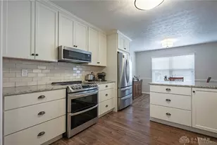 7785 Thomas Jefferson Ln, Washington Twp, OH 45459 - Photo 12