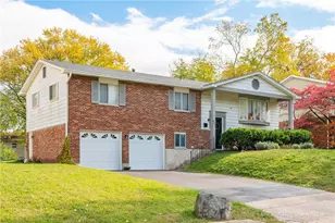 852 Crestmont Dr, Beavercreek, OH 45431 - Photo 2