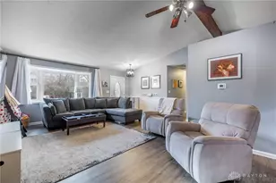 1107 King Richard Pkwy, West Carrollton, OH 45449 - Photo 2