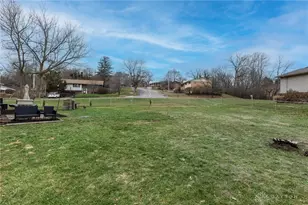 1107 King Richard Pkwy, West Carrollton, OH 45449 - Photo 24