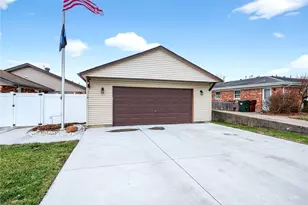 303 N Smith St, New Carlisle, OH 45344 - Photo 4