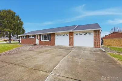 547 Douglas Way, Tipp City, OH 45371 - Photo 2