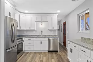 2537 Pinegrove Dr, Dayton, OH 45449 - Photo 8