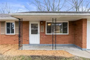 2537 Pinegrove Dr, Dayton, OH 45449 - Photo 4