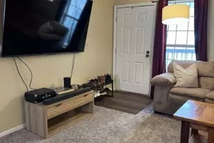 15 S Shafer St, Athens, OH 45701 - Photo 2