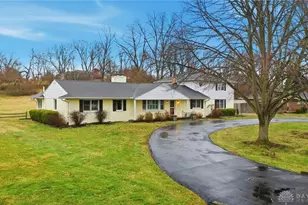 489 Jenny Ln, Centerville, OH 45459 - Photo 1