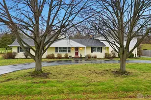 489 Jenny Ln, Centerville, OH 45459 - Photo 2