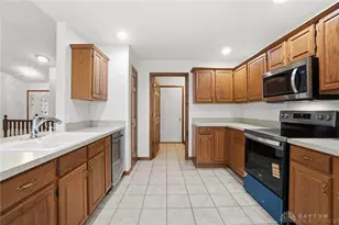 9048 Bedford Ct, Clear Creek Township, OH 45458 - Photo 8