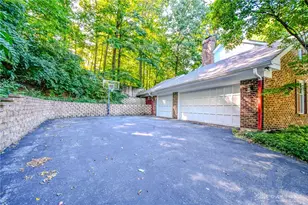 1955 Kress Wood Cir, Dayton, OH 45429 - Photo 6