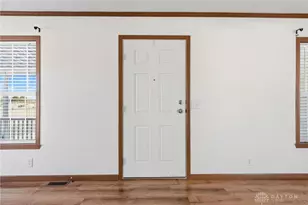 12195 Wellington Ave, Medway, OH 45341 - Photo 8