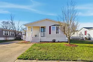 11138 Oakwood Village Blvd, Miamisburg, OH 45342 - Photo 2