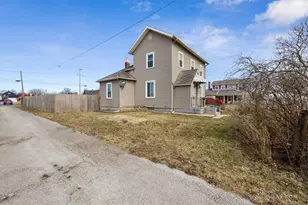 319 E Fayette St, Celina, OH 45822 - Photo 2