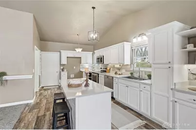 833 Savin Hill Court, Fairborn, OH 45324 - Photo 10