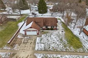 833 Savin Hill Ct, Fairborn, OH 45324 - Photo 2