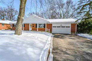 4048 Locustwood Dr, Dayton, OH 45429 - Photo 2