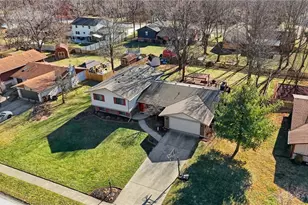 2036 Meadowside Ln, Washington Twp, OH 45458 - Photo 4