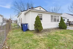 946 N South St, Wilmington, OH 45177 - Photo 2
