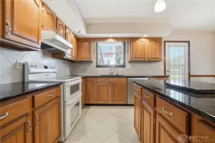 205 Elmwood Pl, Dayton, OH 45440 - Photo 18