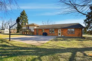 205 Elmwood Pl, Dayton, OH 45440 - Photo 8