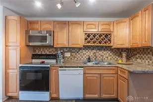 135 Schloss Ln, Moraine, OH 45439 - Photo 14