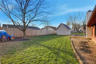 1210 Charleston Ct, Troy, OH 45373 - Photo 32