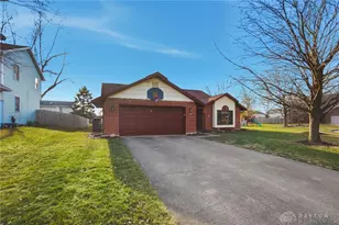 1210 Charleston Ct, Troy, OH 45373 - Photo 2