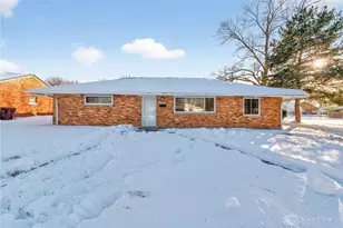 1764 Lanbury Dr, Dayton, OH 45439 - Photo 2