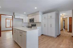 318 Joy Elizabeth Dr, Washington Twp, OH 45458 - Photo 4