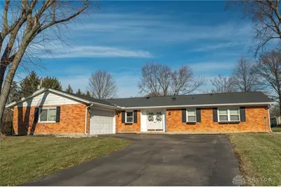 699 Essex Way, Dayton, OH 45429 - Photo 2