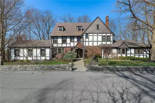 31 Walnut Ln, Oakwood, OH 45419 - Photo 1