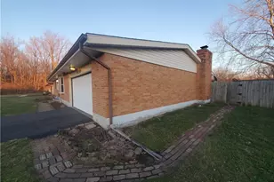 6238 Carriage Dr, Dayton, OH 45415 - Photo 4