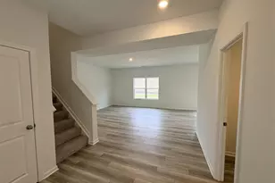 301 Autumn Ct, Englewood, OH 45322 - Photo 2