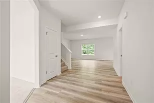 301 Autumn Ct, Englewood, OH 45322 - Photo 4