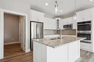 1427 Triple Crown Wy, Beavercreek Twp, OH 45385 - Photo 16