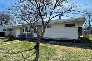 572 Van Tress Dr, Fairborn, OH 45324 - Photo 1