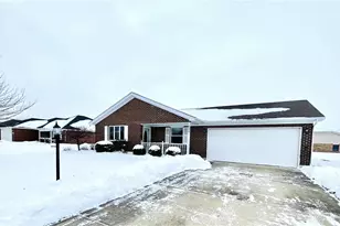 939 Calmer Ernst Blvd, Brookville, OH 45309 - Photo 4