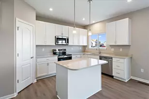 6438 River Birch St, Tipp City, OH 45371 - Photo 2