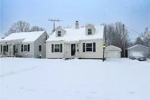 1806 N Sweetbriar Ln, Springfield, OH 45505 - Photo 2