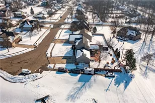 825 Chaucer Ln, Tipp City, OH 45371 - Photo 70