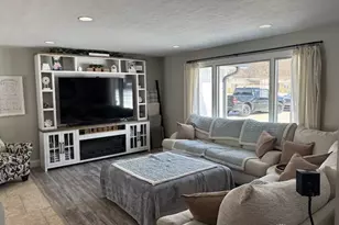 5940 Bradley Dr, Tipp City, OH 45371 - Photo 2