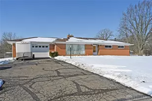 2801 S Springfield Jamestown St, Springfield, OH 45505 - Photo 2