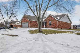 6800 Deer Bluff Dr, Dayton, OH 45424 - Photo 2