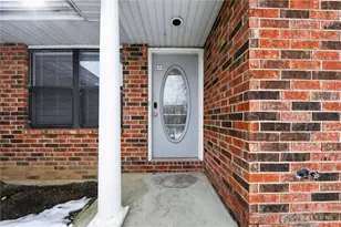 6800 Deer Bluff Dr, Dayton, OH 45424 - Photo 4