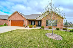607 W Bentley Cir, Troy, OH 45373 - Photo 4