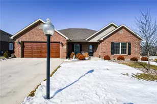 607 W Bentley Cir, Troy, OH 45373 - Photo 4